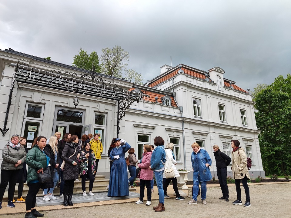 Bibliotekininkės sėmėsi žinių keliaudamos po Šakių kraštą